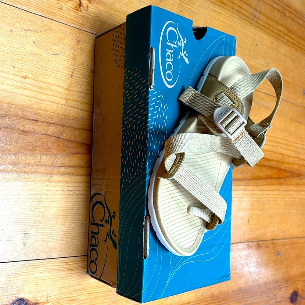 Chaco JCH108756 Classic Curry Sandal Lowdown 2 Women’s Size 7. Never worn.